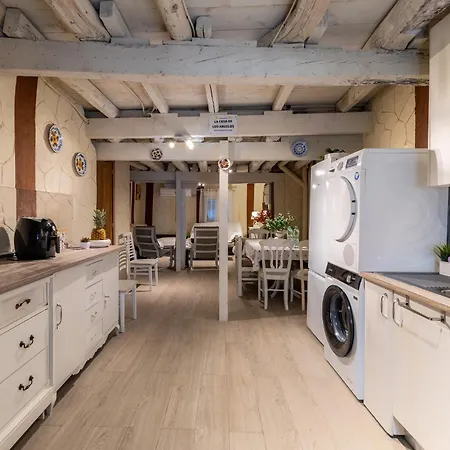 La Casa De Abuelos-la Parra *