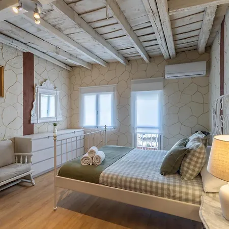 La Casa De Abuelos-la Parra *